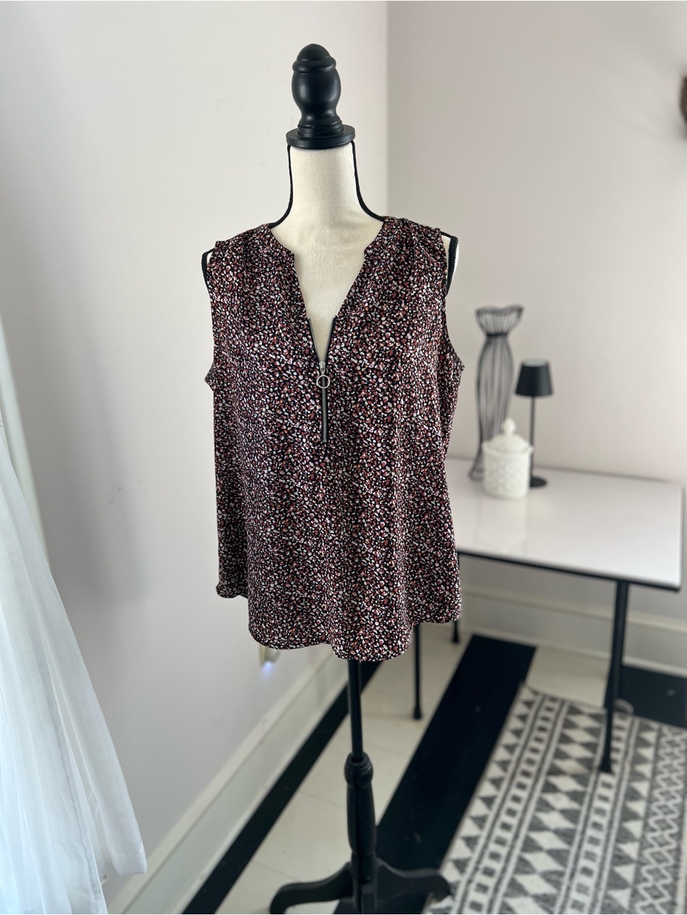 Apt. 9 Sleeveless Zip-Front Floral Top in Maroon and White